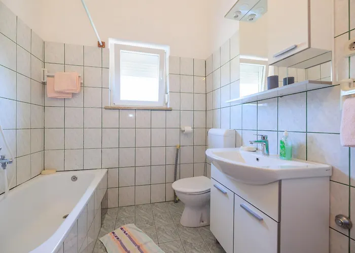Apartamento With Parking Space Krk - 24809